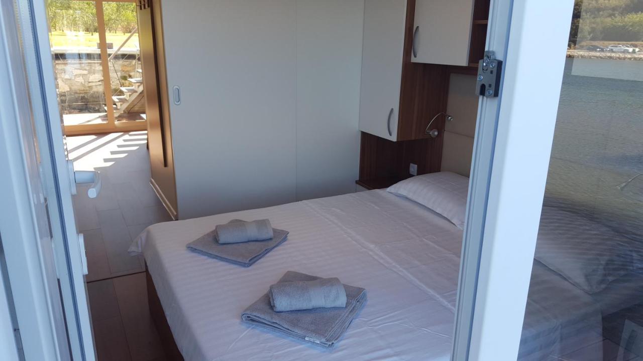 普拉 House Boat - Floating House Sofia酒店 外观 照片