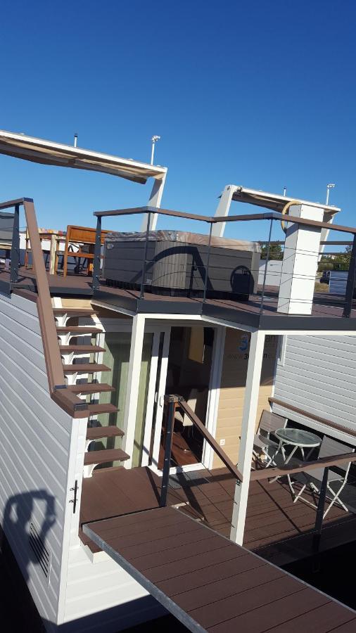 普拉 House Boat - Floating House Sofia酒店 外观 照片