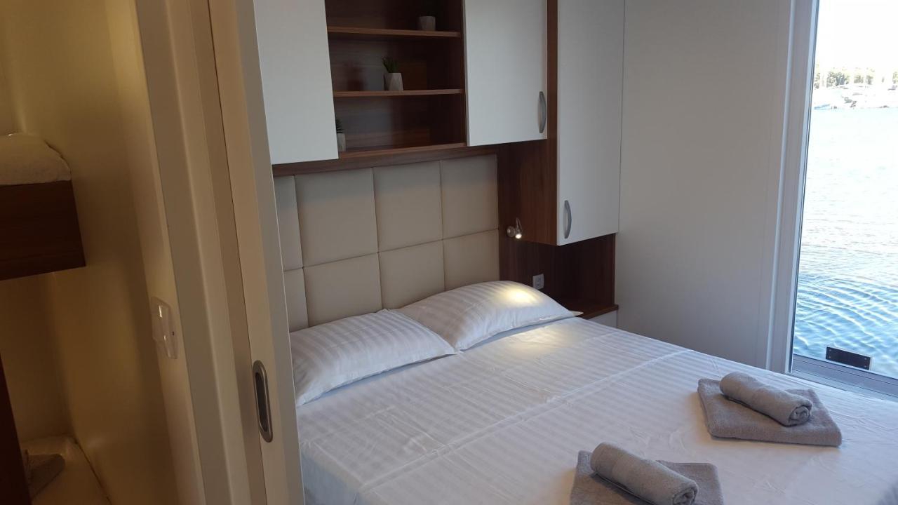 普拉 House Boat - Floating House Sofia酒店 外观 照片